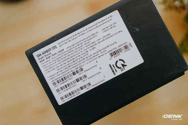 Mở hộp Galaxy Note20 Ultra chính hãng giá 30 triệu đồng - Ảnh 2.