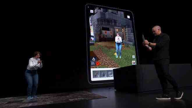 Nhiều năm là bạn thân với Apple, giờ Microsoft lại muốn bắt cá hai tay khi làm thân với Samsung nữa