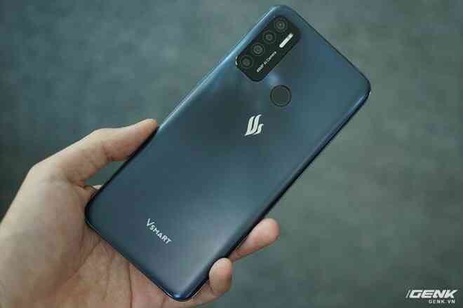 "Mổ bụng" Vsmart Live 4: Smartphone 4 triệu "Make in Vietnam" của VinSmart có gì đặc biệt?