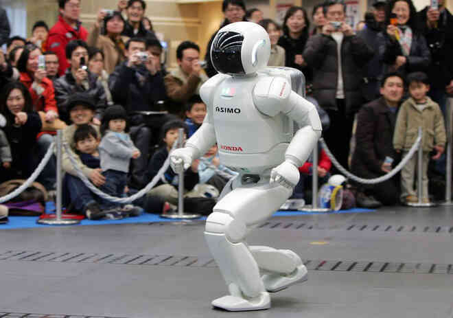 Tại sao khi robot càng giống người, chúng ta càng thấy chúng đáng sợ và rùng rợn?