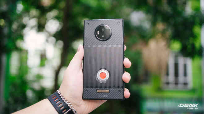 Từng có giá ngàn đô, smartphone siêu quay phim về VN với giá chưa đến 6 triệu đồng - Ảnh 2. Từng có giá ngàn đô, smartphone siêu quay phim về VN với giá chưa đến 6 triệu đồng - Ảnh 2.