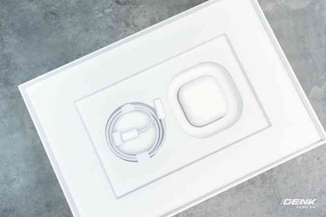 Trên tay iPad 8 tại VN: Chip A12 Bionic và sạc nhanh vớt vát thiết kế nhàm chán - Ảnh 7. Trên tay iPad 8 tại VN: Chip A12 Bionic và sạc nhanh vớt vát thiết kế nhàm chán - Ảnh 7.