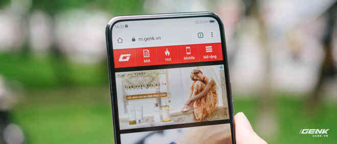 Trên tay smartphone có camera ẩn dưới màn hình đầu tiên trên thế giới: Chất lượng không như kỳ vọng - Ảnh 9. Trên tay smartphone có camera ẩn dưới màn hình đầu tiên trên thế giới: Chất lượng không như kỳ vọng - Ảnh 9.