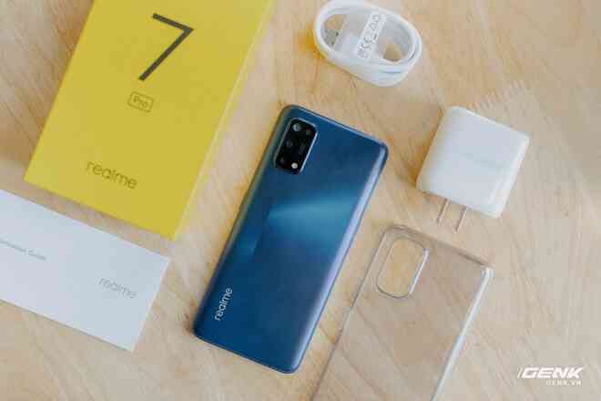 Mở hộp Realme 7 Pro: Smartphone có sạc nhanh nhất phân khúc tầm trung - Ảnh 2. Mở hộp Realme 7 Pro: Smartphone có sạc nhanh nhất phân khúc tầm trung - Ảnh 2.