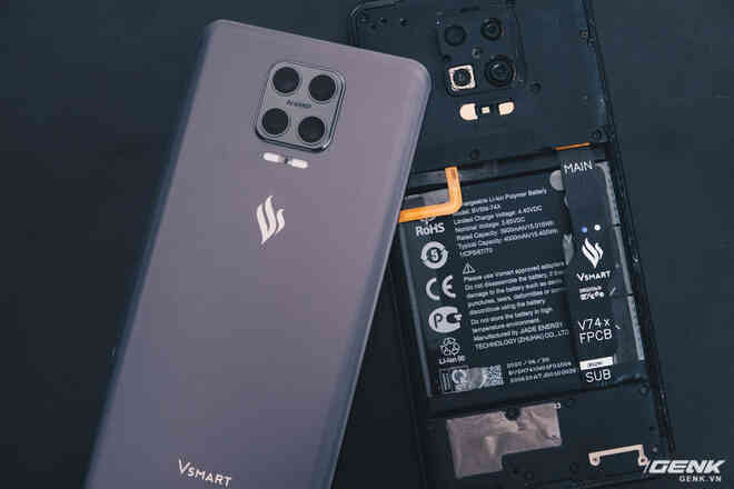 Mổ bụng Vsmart Aris: Lưng kính nhưng vẫn dễ sửa - Ảnh 3.