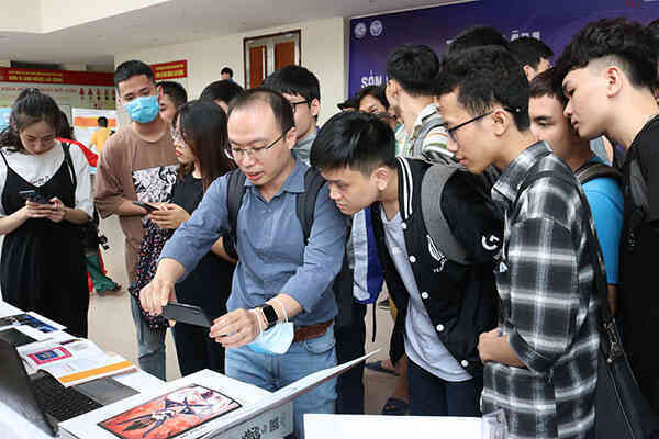 Tạo môi trường học tập, nghiên cứu công nghệ gắn liền với thực tiễn cho sinh viên PTIT