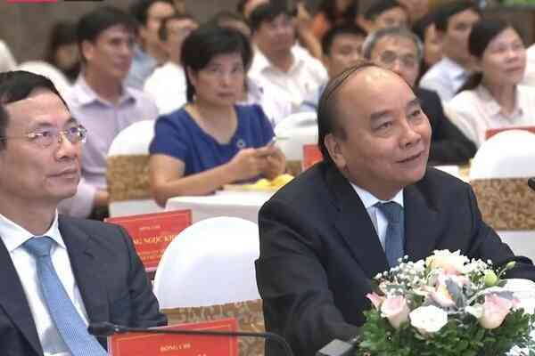 Thủ tướng: Kết nối hơn 1.000 điểm khám chữa bệnh từ xa là bước tiến lớn của ngành y tế