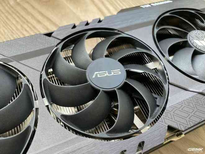 Đánh giá nhanh ASUS TUF Gaming RTX 3080 OC: mạnh, mát, giá hợp lý, hướng tới chơi game 4K - Ảnh 4. Đánh giá nhanh ASUS TUF Gaming RTX 3080 OC: mạnh, mát, giá hợp lý, hướng tới chơi game 4K - Ảnh 4.