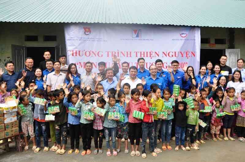 Tuổi trẻ MobiFone đóng góp “Món quà yêu thương” tới học sinh địa đầu Tổ quốc