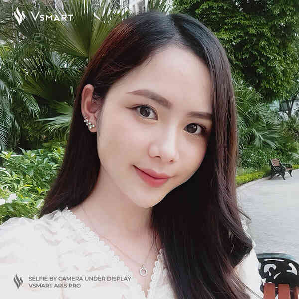 Ảnh selfie chụp bằng smartphone Vsmart với camera ẩn dưới màn hình - Ảnh 4. Ảnh selfie chụp bằng smartphone Vsmart với camera ẩn dưới màn hình - Ảnh 4.
