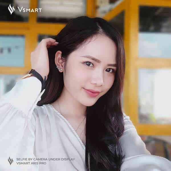 Ảnh selfie chụp bằng smartphone Vsmart với camera ẩn dưới màn hình - Ảnh 5. Ảnh selfie chụp bằng smartphone Vsmart với camera ẩn dưới màn hình - Ảnh 5.