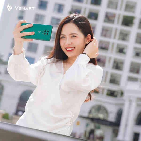 Ảnh selfie chụp bằng smartphone Vsmart với camera ẩn dưới màn hình - Ảnh 6. Ảnh selfie chụp bằng smartphone Vsmart với camera ẩn dưới màn hình - Ảnh 6.