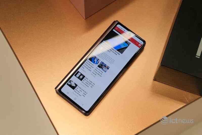 Hình ảnh và video Galaxy Z Fold2 giá 50 triệu tại Việt Nam