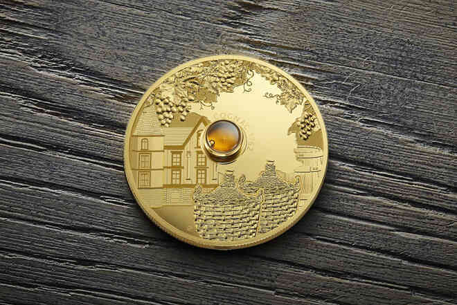 Bỏ gần 60.000 USD mua chai rượu cognac cổ nhất thế giới, hành động khác thường này của nhà sưu tập đã làm thay đổi hẳn giá trị của nó - Ảnh 8. Bỏ gần 60.000 USD mua chai rượu cognac cổ nhất thế giới, hành động khác thường này của nhà sưu tập đã làm thay đổi hẳn giá trị của nó - Ảnh 8.