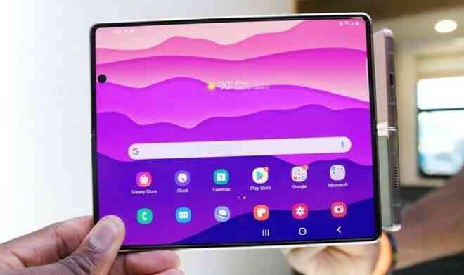 Samsung đang phát triển một chiếc smartphone màn hình gập mới sở hữu hình thức như Surface Duo?
