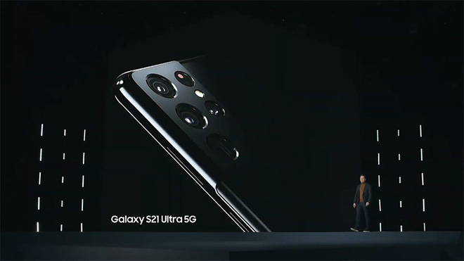 Cùng là điện thoại màu đen nhưng Samsung biết cách miêu tả Galaxy S21 hay hơn cả văn mẫu - Ảnh 1.