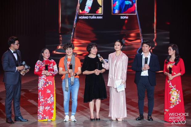 Tập thể bác sĩ tuyến đầu chống dịch tại Đà Nẵng, cha đẻ ATM gạo, SofM... trở thành Top 5 Đại sứ truyền cảm hứng WeChoice Awards 2020 - Ảnh 2.