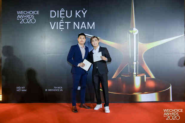 Thảm đỏ WeChoice Awards 2020 xuất hiện vũ trụ game thủ/ streamer Việt, ai cũng xinh đẹp lịch lãm đến bất ngờ - Ảnh 14.