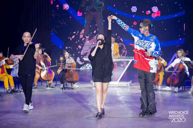 Trước giờ G Gala WeChoice Awards: Hoàng Thùy Linh và Dế Choắt cực tình tứ, Bích Phương cõng gấu siêu đáng yêu bên dàn rapper trai trẻ - Ảnh 9. Trước giờ G Gala WeChoice Awards: Hoàng Thùy Linh và Dế Choắt cực tình tứ, Bích Phương cõng gấu siêu đáng yêu bên dàn rapper trai trẻ - Ảnh 9.
