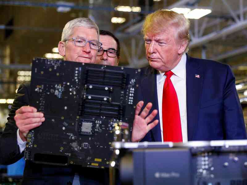 Chiếc máy tính trị giá gần 140 triệu đồng được CEO Apple tặng ông Trump - 1