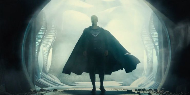 Tại sao Superman lại mặc đồ đen trong bản phim của Zack Snyder? - Ảnh 1.