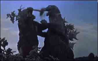 [Chùm ảnh vui] 7749 cách Kong có thể đánh bại Godzilla: Hết cosplay Vegeta, Tôn Ngộ Không rồi lại nhét cây thẳng vào họng đối thủ - Ảnh 6.