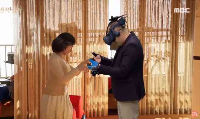 Xúc động cảnh người chồng gặp lại vợ đã mất nhờ công nghệ VR: Em không còn đau đớn nữa chứ? - Ảnh 2.