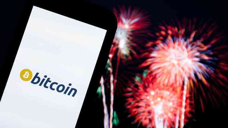 Bitcoin vượt mốc 30.000 USD