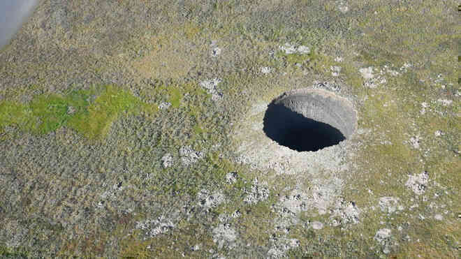 Hàng chục chiếc hố hình phễu khổng lồ được phát hiện ở Siberia, chúng đến từ đâu?