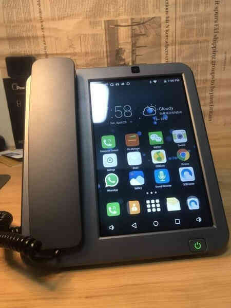 Cận cảnh chiếc điện thoại bàn thông minh chạy Android đang hot trên MXH những ngày qua