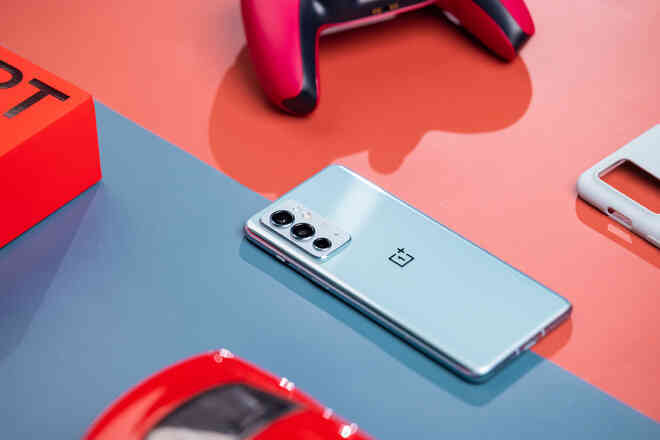 OnePlus 9RT ra mắt: Màn hình AMOLED 120Hz, Snapdragon 888, camera dùng cảm biến của OPPO Find X3, giá từ 11.6 triệu đồng - Ảnh 5. OnePlus 9RT ra mắt: Màn hình AMOLED 120Hz, Snapdragon 888, camera dùng cảm biến của OPPO Find X3, giá từ 11.6 triệu đồng - Ảnh 5.
