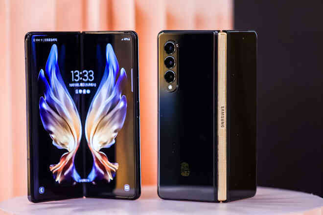 Samsung W22 5G ra mắt: Là Galaxy Z Fold3 đổi tên nhưng chỉ dành cho người dùng Trung Quốc, giá 60 triệu đồng - Ảnh 3. Samsung W22 5G ra mắt: Là Galaxy Z Fold3 đổi tên nhưng chỉ dành cho người dùng Trung Quốc, giá 60 triệu đồng - Ảnh 3.
