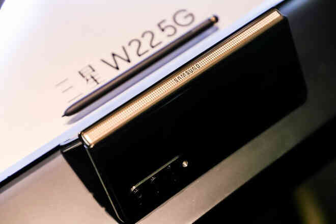 Samsung W22 5G ra mắt: Là Galaxy Z Fold3 đổi tên nhưng chỉ dành cho người dùng Trung Quốc, giá 60 triệu đồng - Ảnh 4.