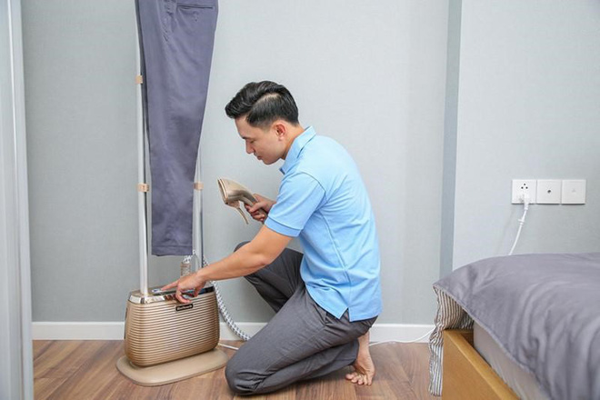 Chọn bàn là đứng hay bàn là hơi nước để sơ mi và quần âu lúc nào cũng phẳng phiu là lượt?