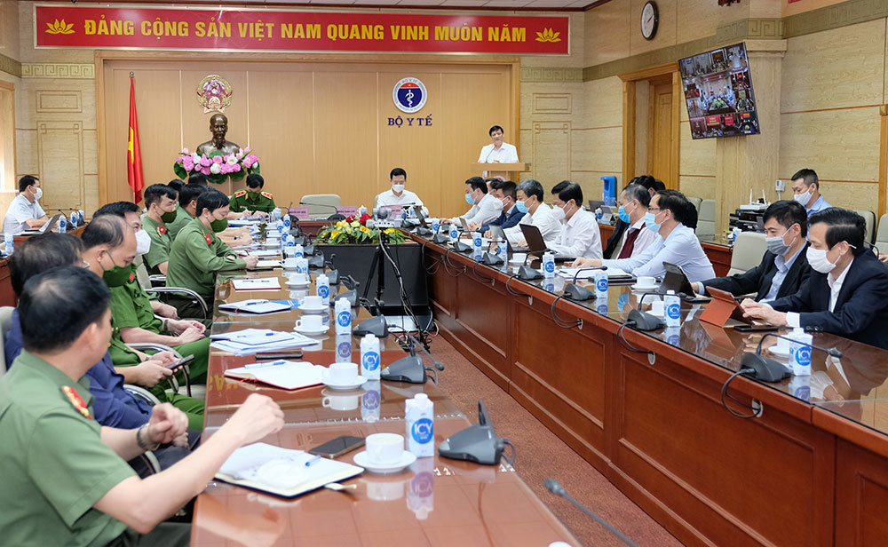 Bộ trưởng Nguyễn Mạnh Hùng: 'Ứng dụng công nghệ phòng chống dịch không thể nửa vời'