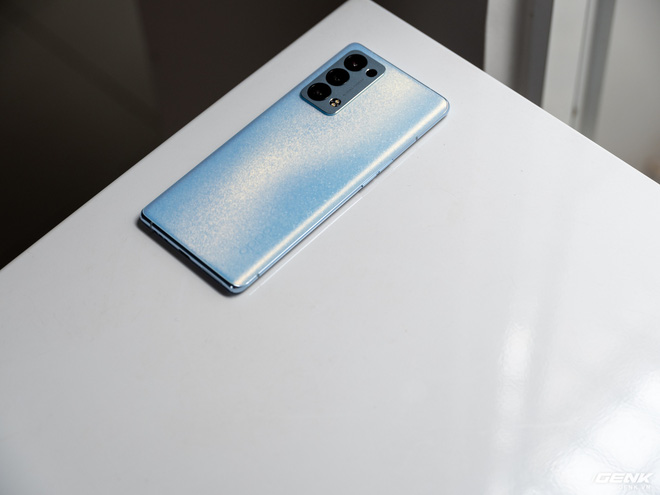 Mở hộp OPPO Reno6 Pro chính hãng: Không còn thiết kế viền vuông, camera và hiệu năng được nâng cấp nhưng giá đắt gấp rưỡi Reno6 - Ảnh 6. Mở hộp OPPO Reno6 Pro chính hãng: Không còn thiết kế viền vuông, camera và hiệu năng được nâng cấp nhưng giá đắt gấp rưỡi Reno6 - Ảnh 6.