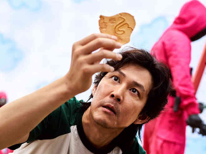 Lợi nhuận của Squid Game có thể khủng tới mức nào? Sốc óc con số Netflix hớ hênh làm lộ, qua mặt cả dàn bom tấn Marvel! - Ảnh 1. Lợi nhuận của Squid Game có thể khủng tới mức nào? Sốc óc con số Netflix hớ hênh làm lộ, qua mặt cả dàn bom tấn Marvel! - Ảnh 1.