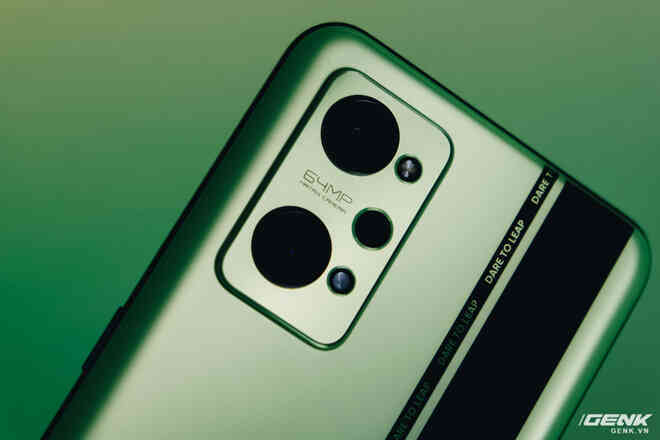 Trên tay Realme GT Neo2: Smartphone tầm trung với chip Snapdragon đầu 8, màn hình AMOLED 120Hz, sạc nhanh 66W, màu nõn chuối độc đáo - Ảnh 13.
