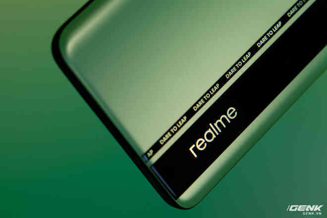 Trên tay Realme GT Neo2: Smartphone tầm trung với chip Snapdragon đầu 8, màn hình AMOLED 120Hz, sạc nhanh 66W, màu nõn chuối độc đáo - Ảnh 5.