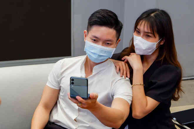 Người dùng trẻ phát cuồng với bộ đôi Galaxy Z Fold3, Z Flip3 khi nhận hàng tại Samsung68 và Cửa hàng trải nghiệm Samsung - Ảnh 5.