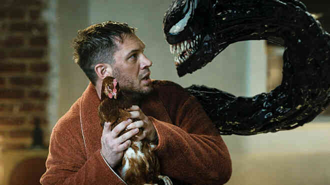 Có gì hay sau những cảnh quay Venom 2: Tom Hardy bí mật đeo earbud khi ghi hình để dù diễn 1 mình vẫn luôn nghe được giọng Venom - Ảnh 2. Có gì hay sau những cảnh quay Venom 2: Tom Hardy bí mật đeo earbud khi ghi hình để dù diễn 1 mình vẫn luôn nghe được giọng Venom - Ảnh 2.