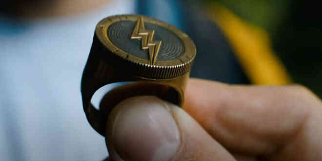 Soi teaser mới của The Flash: Barry Allen hack thời gian để về quá khứ cứu mẹ, Batman sẽ hi sinh? - Ảnh 11. Soi teaser mới của The Flash: Barry Allen hack thời gian để về quá khứ cứu mẹ, Batman sẽ hi sinh? - Ảnh 11.