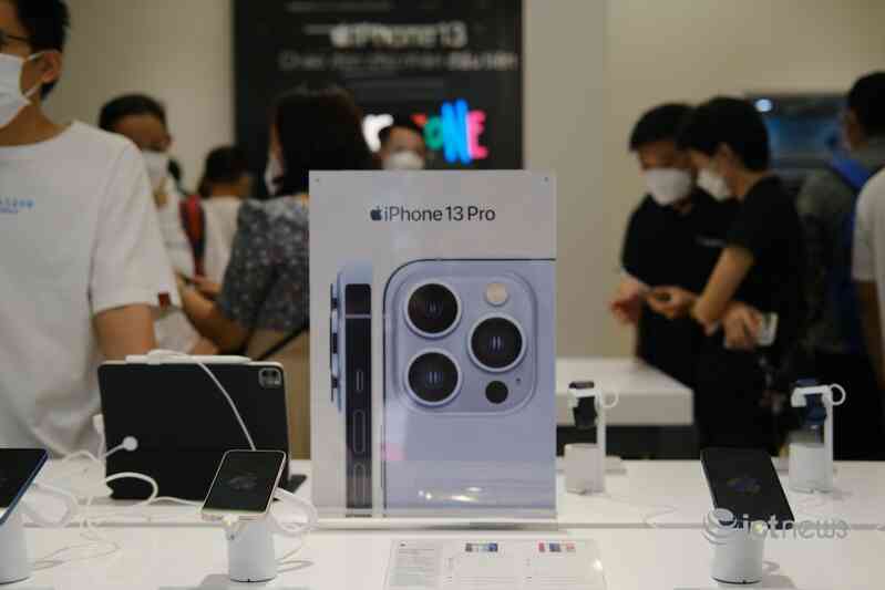 Bên trong cửa hàng đạt chuẩn Apple tại Việt Nam