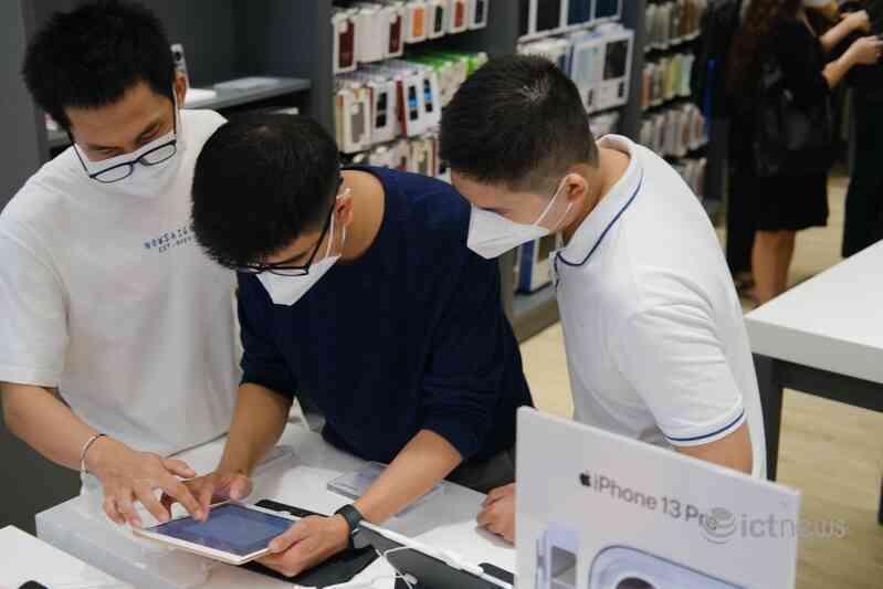 Bên trong cửa hàng đạt chuẩn Apple tại Việt Nam
