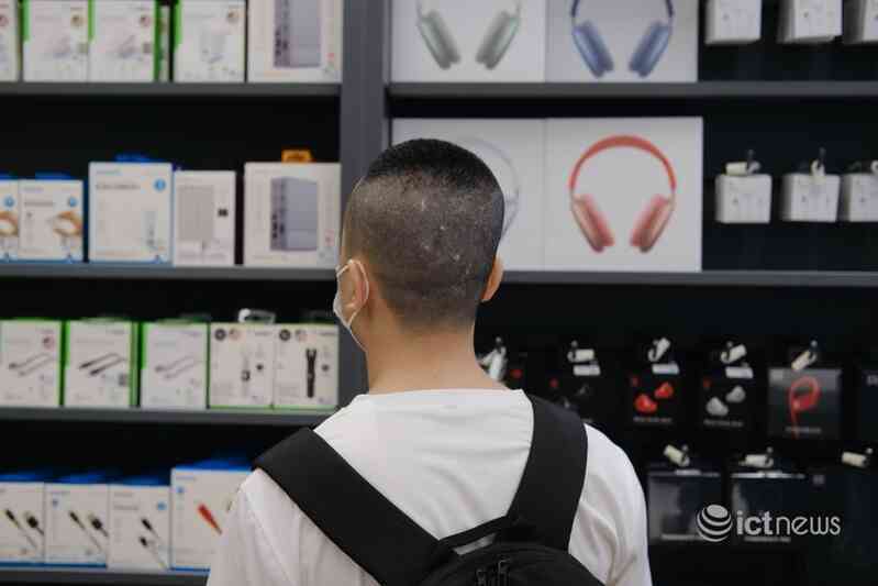 Bên trong cửa hàng đạt chuẩn Apple tại Việt Nam