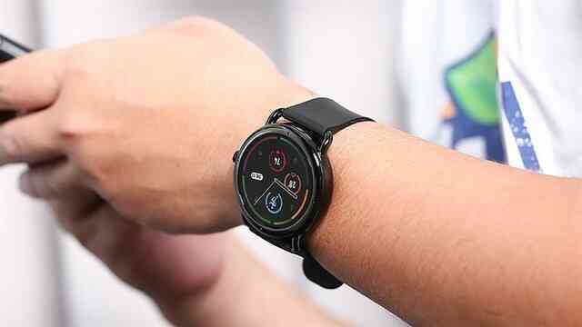 Cơ hội đặt trước smartwatch nghe gọi trực tiếp chỉ hơn 1 triệu đồng tặng kèm tai nghe bluetooth - Ảnh 4. Cơ hội đặt trước smartwatch nghe gọi trực tiếp chỉ hơn 1 triệu đồng tặng kèm tai nghe bluetooth - Ảnh 4.