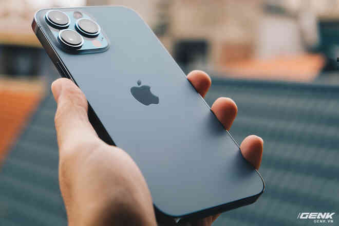 Mở hộp iPhone 13 Pro Max chính hãng đang cháy hàng tại Việt Nam - Ảnh 7. Mở hộp iPhone 13 Pro Max chính hãng đang cháy hàng tại Việt Nam - Ảnh 7.