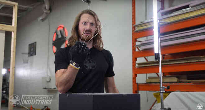 YouTuber chế ra bộ vuốt Wolverine với khả năng tự hồi phục, chỉ cần hơ qua lửa thì biến dạng cỡ nào cũng sẽ trở về trạng thái ban đầu - Ảnh 4. YouTuber chế ra bộ vuốt Wolverine với khả năng tự hồi phục, chỉ cần hơ qua lửa thì biến dạng cỡ nào cũng sẽ trở về trạng thái ban đầu - Ảnh 4.