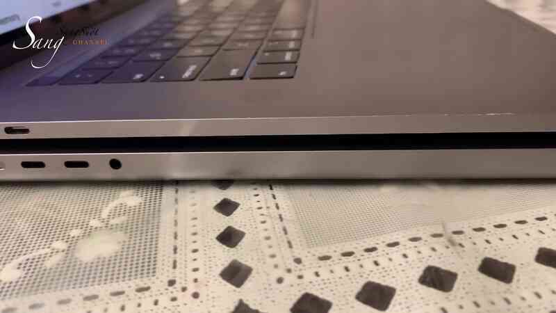 Apple chưa bán nhưng một người Việt đã có MacBook Pro 2021, lập tức bị chê dày và nặng - Ảnh 11.