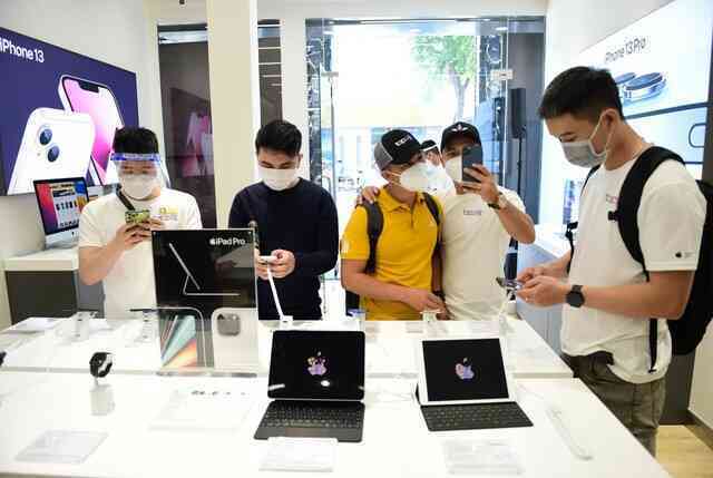 Fan Apple hào hứng với cửa hàng chuẩn “style” Apple tại Việt Nam - Ảnh 3.